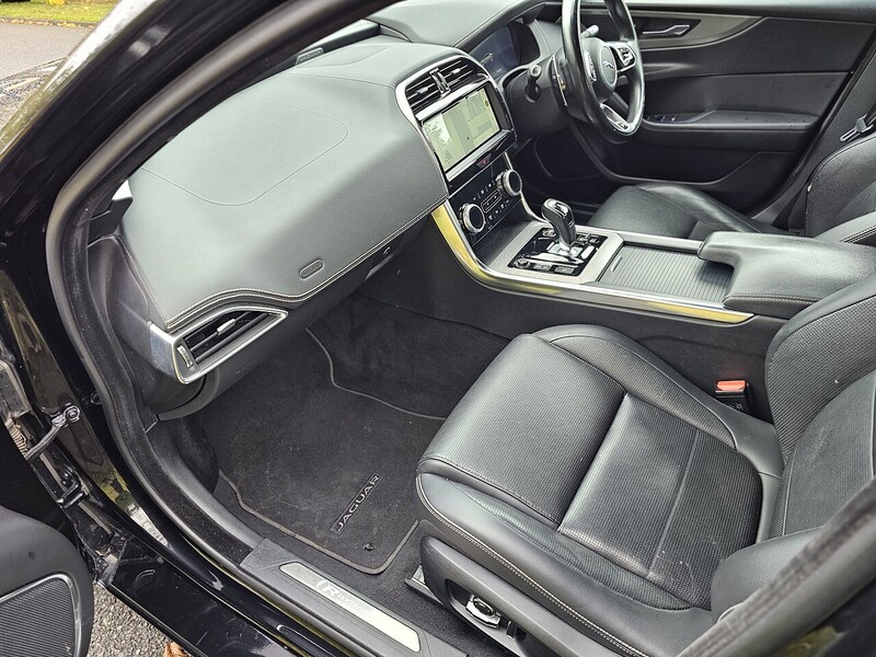 Jaguar D200 MHEV R-Dynamic SE Saloon 2.0 Automatic Diesel