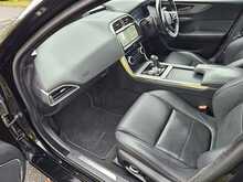 Jaguar XE D200 MHEV R-Dynamic SE 