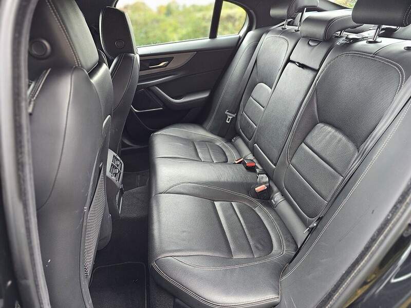 Jaguar D200 MHEV R-Dynamic SE Saloon 2.0 Automatic Diesel