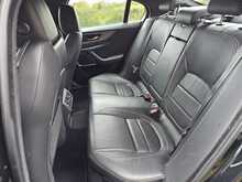 Jaguar XE D200 MHEV R-Dynamic SE 