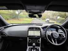 Jaguar XE D200 MHEV R-Dynamic SE 