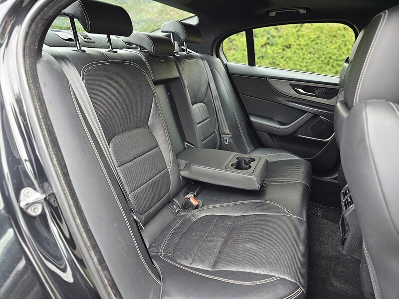 Jaguar D200 MHEV R-Dynamic SE Saloon 2.0 Automatic Diesel