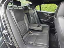 Jaguar XE D200 MHEV R-Dynamic SE 