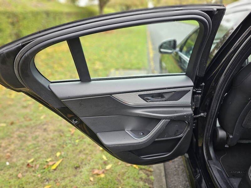 Jaguar D200 MHEV R-Dynamic SE Saloon 2.0 Automatic Diesel