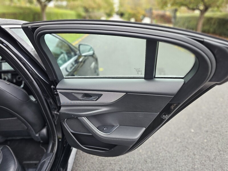 Jaguar D200 MHEV R-Dynamic SE Saloon 2.0 Automatic Diesel