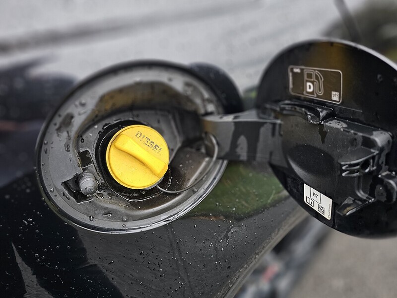 Jaguar D200 MHEV R-Dynamic SE Saloon 2.0 Automatic Diesel