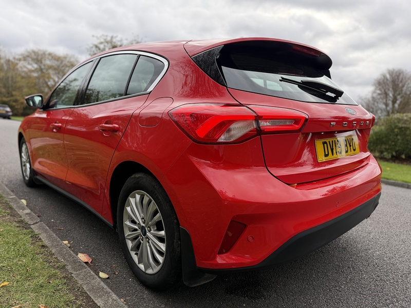 Ford T EcoBoost Titanium Hatchback 1.0 Manual Petrol