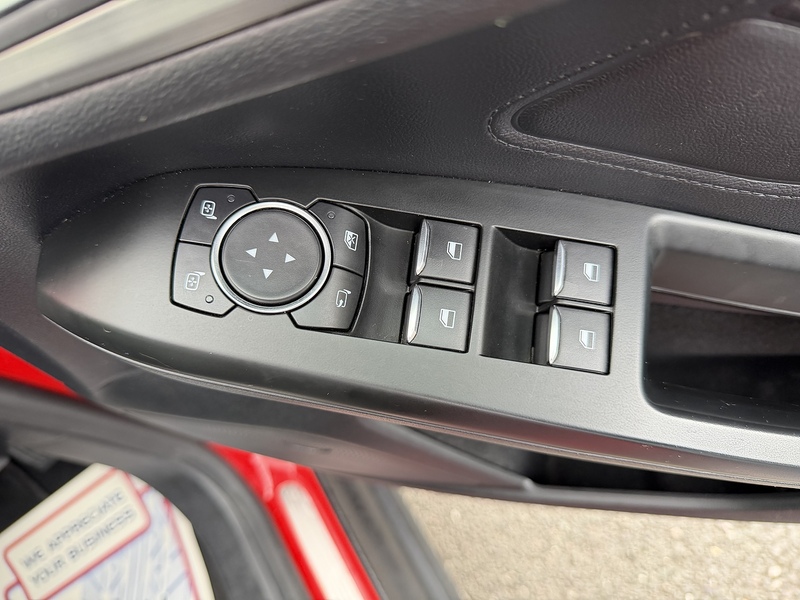 Ford T EcoBoost Titanium Hatchback 1.0 Manual Petrol