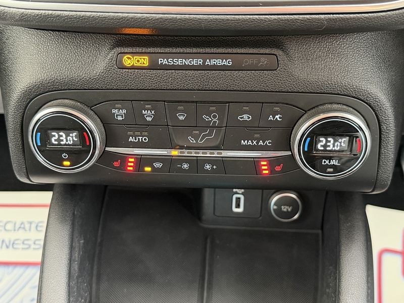 Ford T EcoBoost Titanium Hatchback 1.0 Manual Petrol