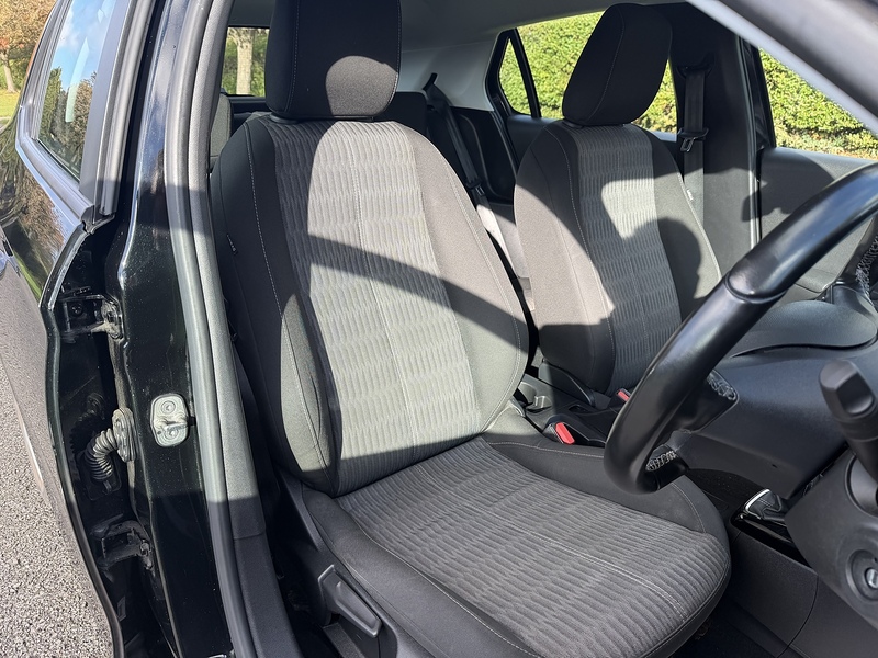 Vauxhall SE Hatchback 1.2 Manual Petrol