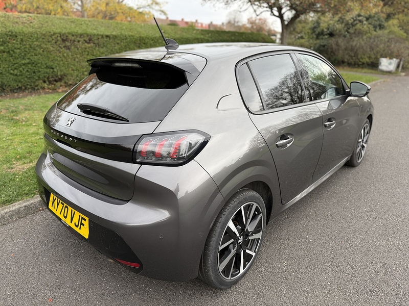 Peugeot PureTech Allure Hatchback 1.2 Manual Petrol