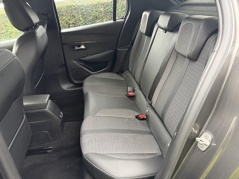 Peugeot PureTech Allure Hatchback 1.2 Manual Petrol