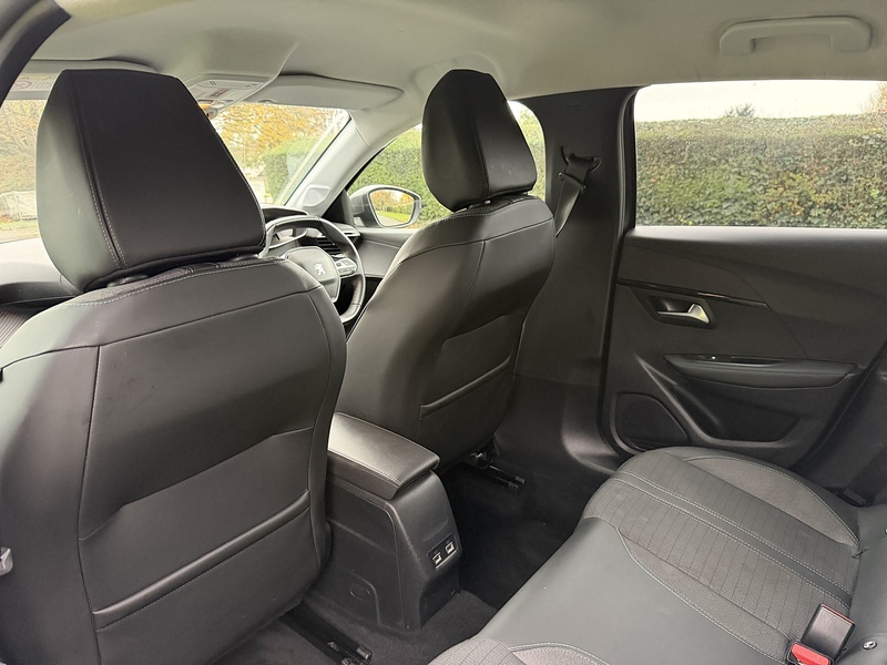 Peugeot PureTech Allure Hatchback 1.2 Manual Petrol