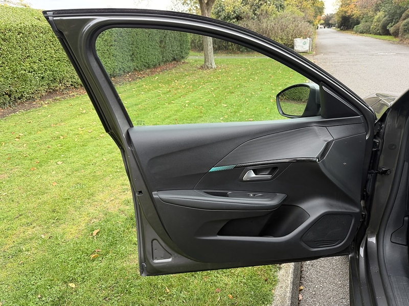 Peugeot PureTech Allure Hatchback 1.2 Manual Petrol