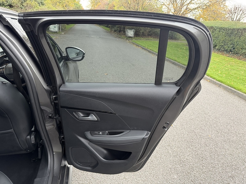 Peugeot PureTech Allure Hatchback 1.2 Manual Petrol