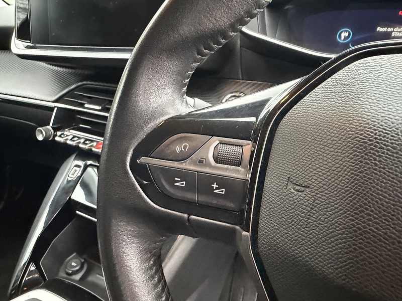 Peugeot PureTech Allure Hatchback 1.2 Manual Petrol