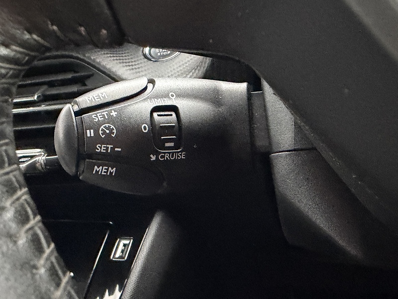 Peugeot PureTech Allure Hatchback 1.2 Manual Petrol