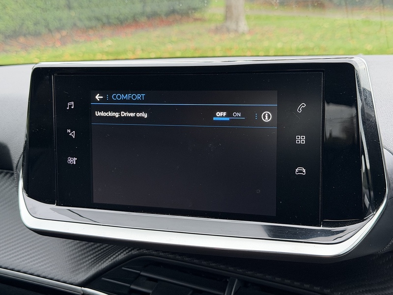 Peugeot PureTech Allure Hatchback 1.2 Manual Petrol