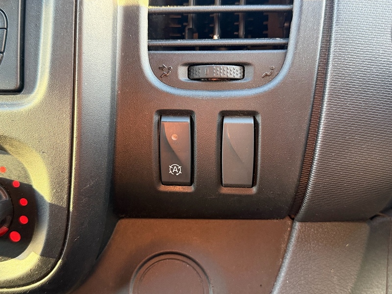 Renault dCi ENERGY 28 Business Panel Van 2.0 Manual Diesel