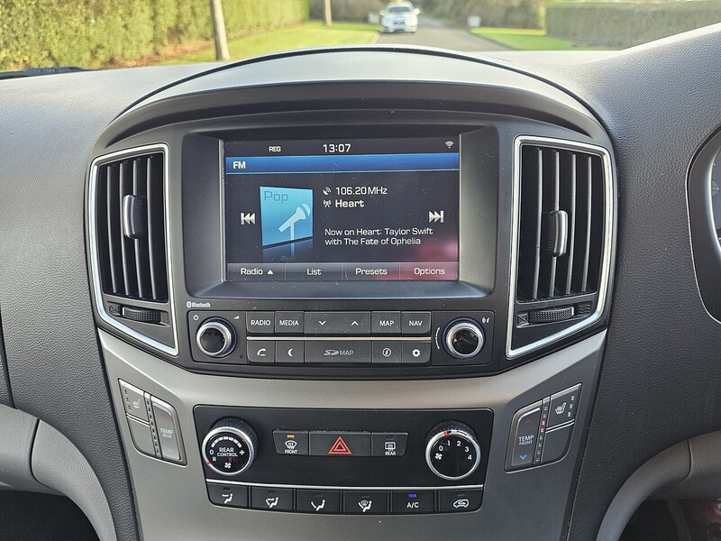 Hyundai CRDi SE Nav MPV 2.5 Manual Diesel