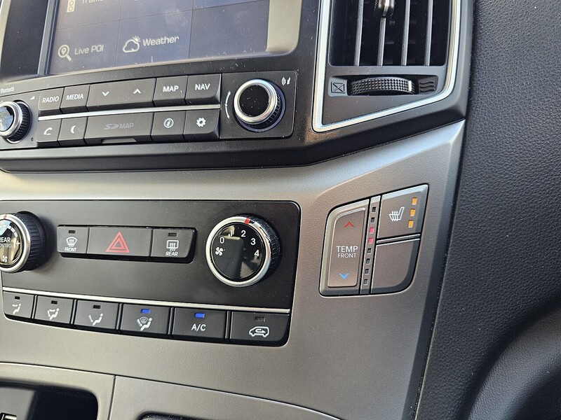 Hyundai CRDi SE Nav MPV 2.5 Manual Diesel