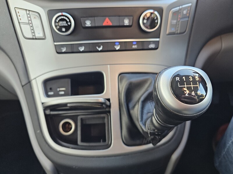 Hyundai CRDi SE Nav MPV 2.5 Manual Diesel