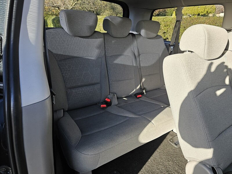 Hyundai CRDi SE Nav MPV 2.5 Manual Diesel