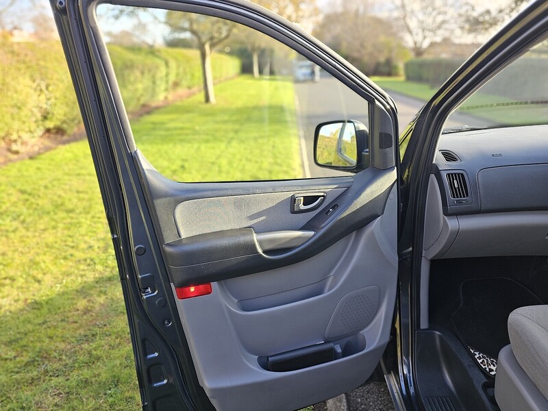 Hyundai CRDi SE Nav MPV 2.5 Manual Diesel