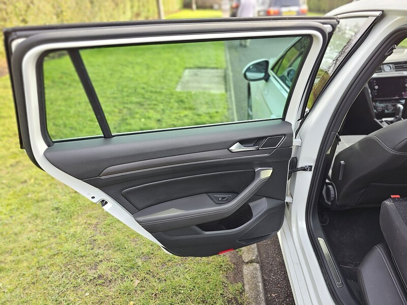 Volkswagen 1.8 TSI R-Line Estate 5dr Petrol DSG Euro 6 (s/s) (180 ps)