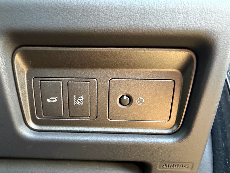 Land Rover TD4 SE Tech SUV 2.0 Automatic Diesel