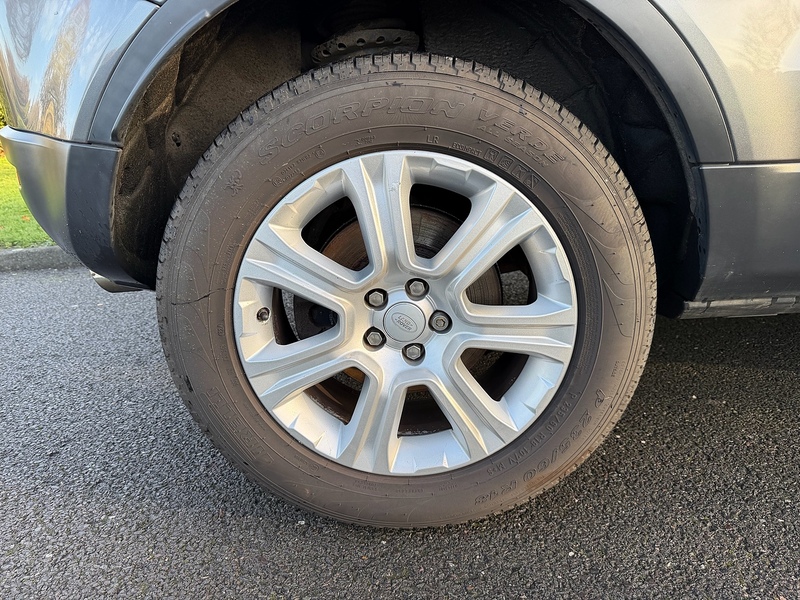 Land Rover TD4 SE Tech SUV 2.0 Manual Diesel