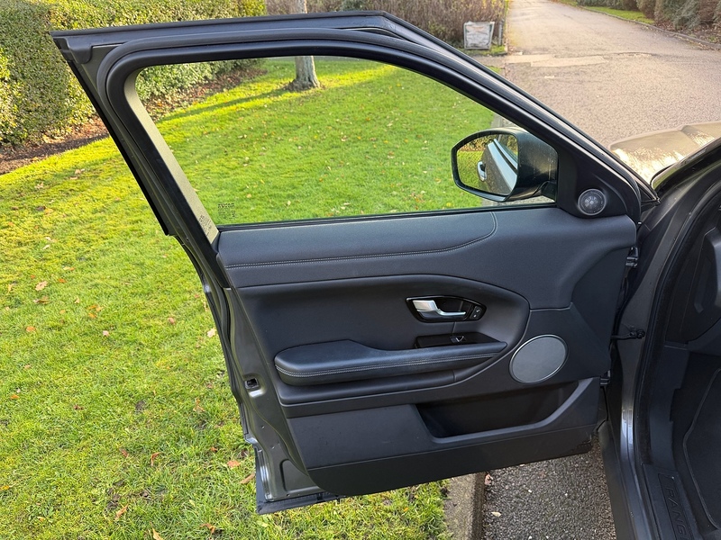 Land Rover TD4 SE Tech SUV 2.0 Manual Diesel