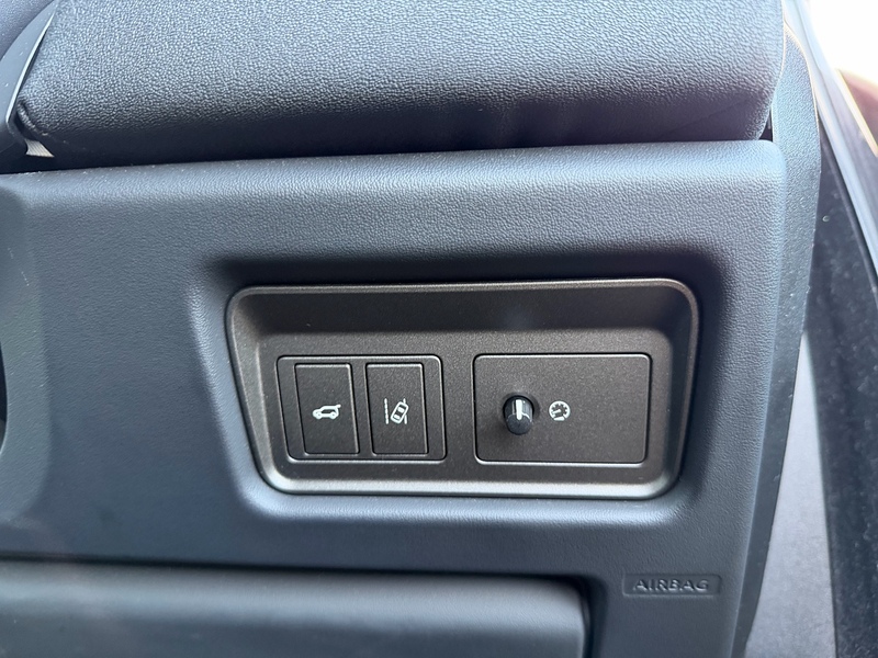 Land Rover TD4 SE Tech SUV 2.0 Manual Diesel