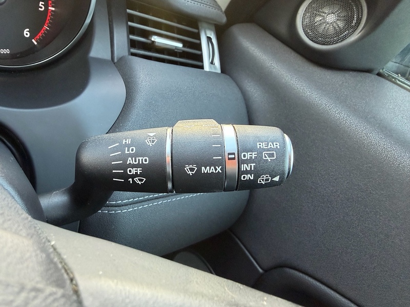 Land Rover TD4 SE Tech SUV 2.0 Manual Diesel