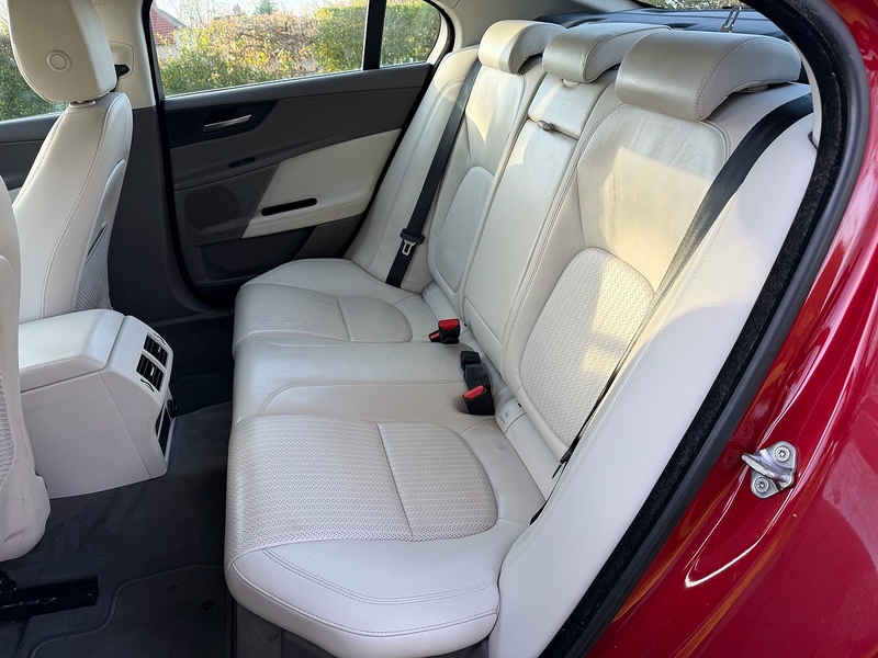 Jaguar d Portfolio Saloon 2.0 Automatic Diesel