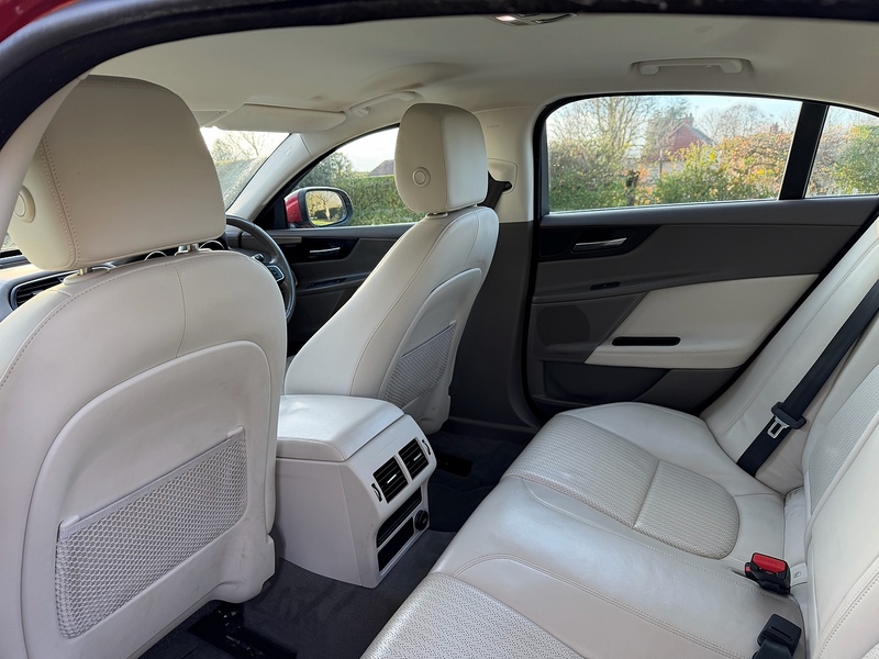 Jaguar d Portfolio Saloon 2.0 Automatic Diesel