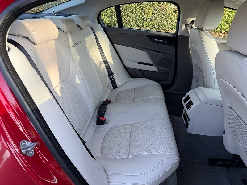 Jaguar d Portfolio Saloon 2.0 Automatic Diesel