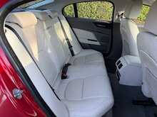 Jaguar XE d Portfolio