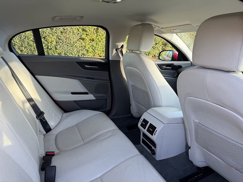 Jaguar d Portfolio Saloon 2.0 Automatic Diesel