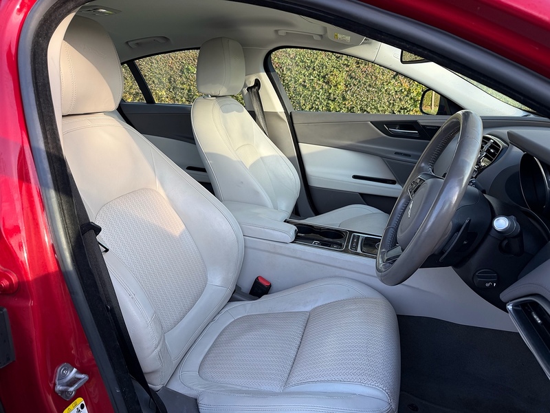 Jaguar d Portfolio Saloon 2.0 Automatic Diesel