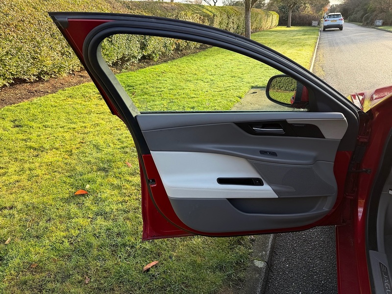 Jaguar d Portfolio Saloon 2.0 Automatic Diesel