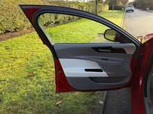 Jaguar XE d Portfolio