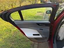 Jaguar XE d Portfolio