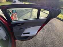 Jaguar XE d Portfolio