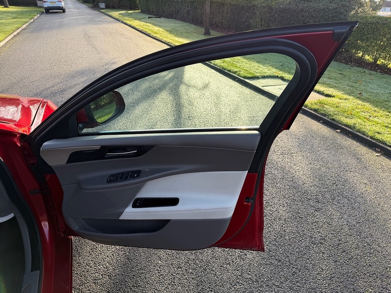 Jaguar d Portfolio Saloon 2.0 Automatic Diesel