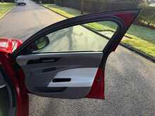 Jaguar XE d Portfolio