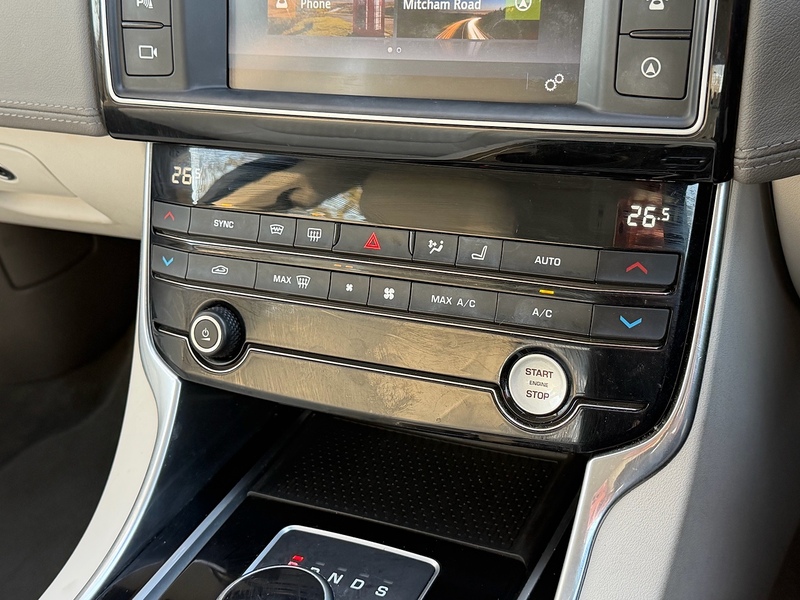 Jaguar d Portfolio Saloon 2.0 Automatic Diesel