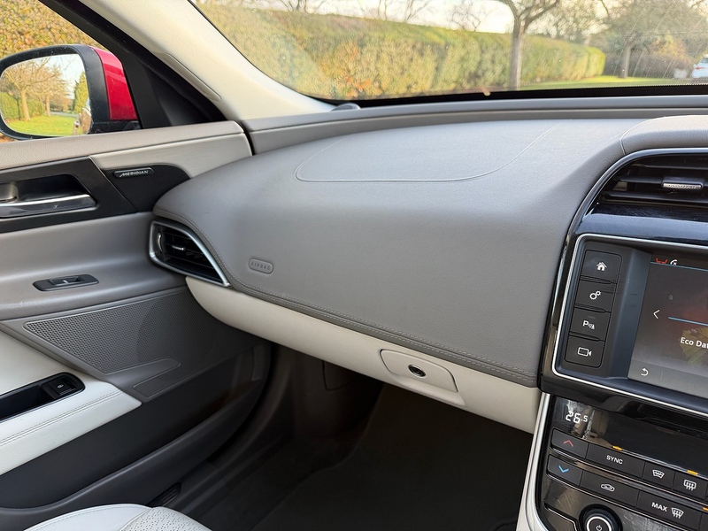 Jaguar d Portfolio Saloon 2.0 Automatic Diesel