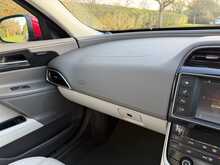 Jaguar XE d Portfolio