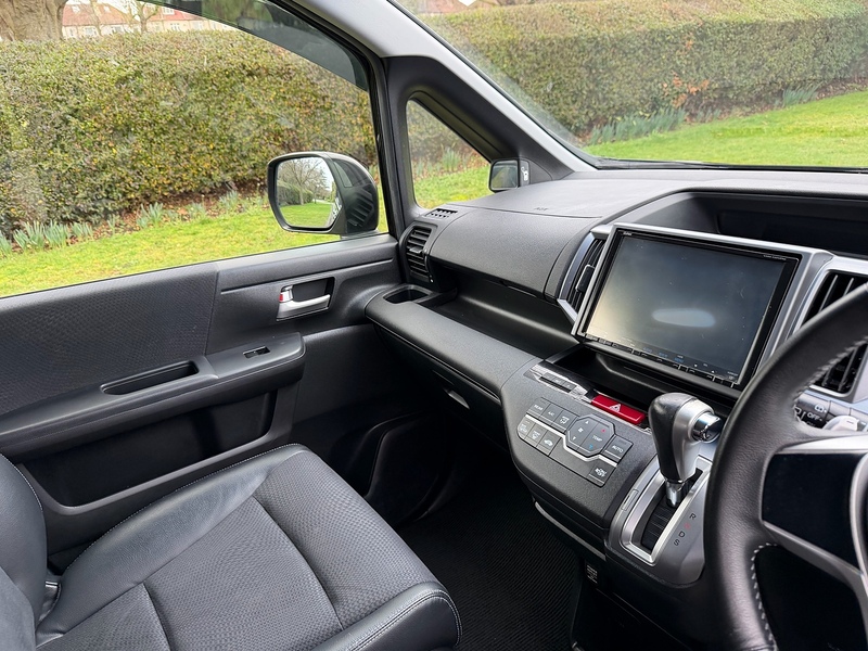 Honda Stepwagon Estate 2.0 Automatic Petrol